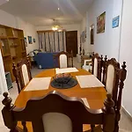 Away - 2bedroom With Communal Pool & Private Garden *