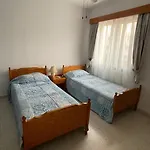 Away - 2bedroom With Communal Pool & Private Garden Пафос