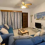 Away - 2bedroom With Communal Pool & Private Garden Дом отдыха *