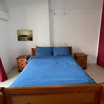 Away - 2bedroom With Communal Pool & Private Garden Дом отдыха