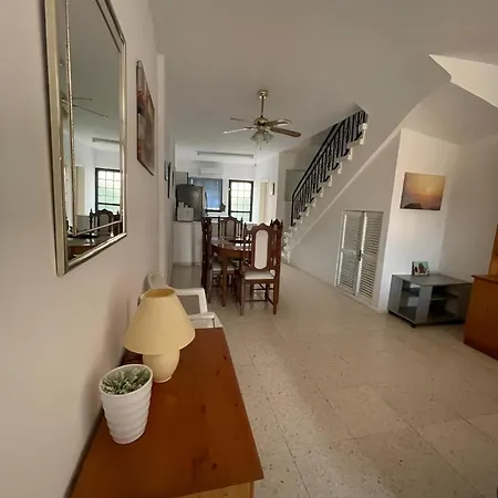 Away - 2bedroom With Communal Pool & Private Garden パ フォス