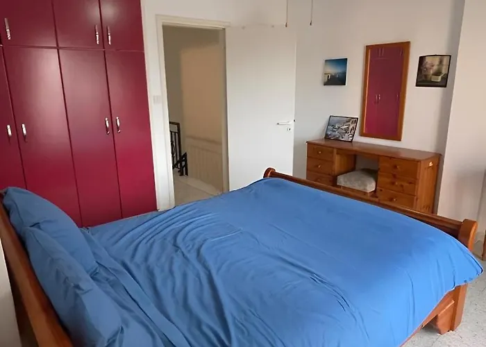 Home Away - 2Bedroom With Communal Pool & Private Garden בית נופש