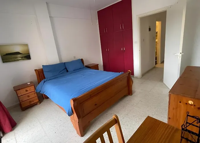 Home Away - 2Bedroom With Communal Pool & Private Garden פאפוס